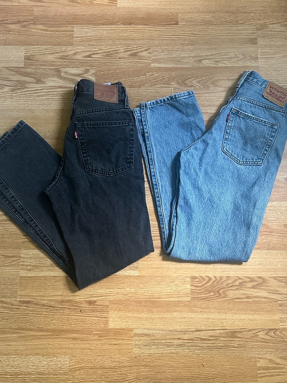 Levis women’s 501 straight leg jeans black + blue